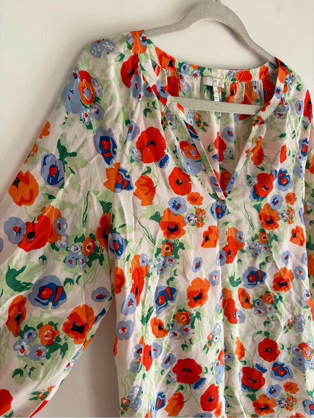 Joie 100% Silk Floral V Neck Blouse Size M - Picture 2 of 6